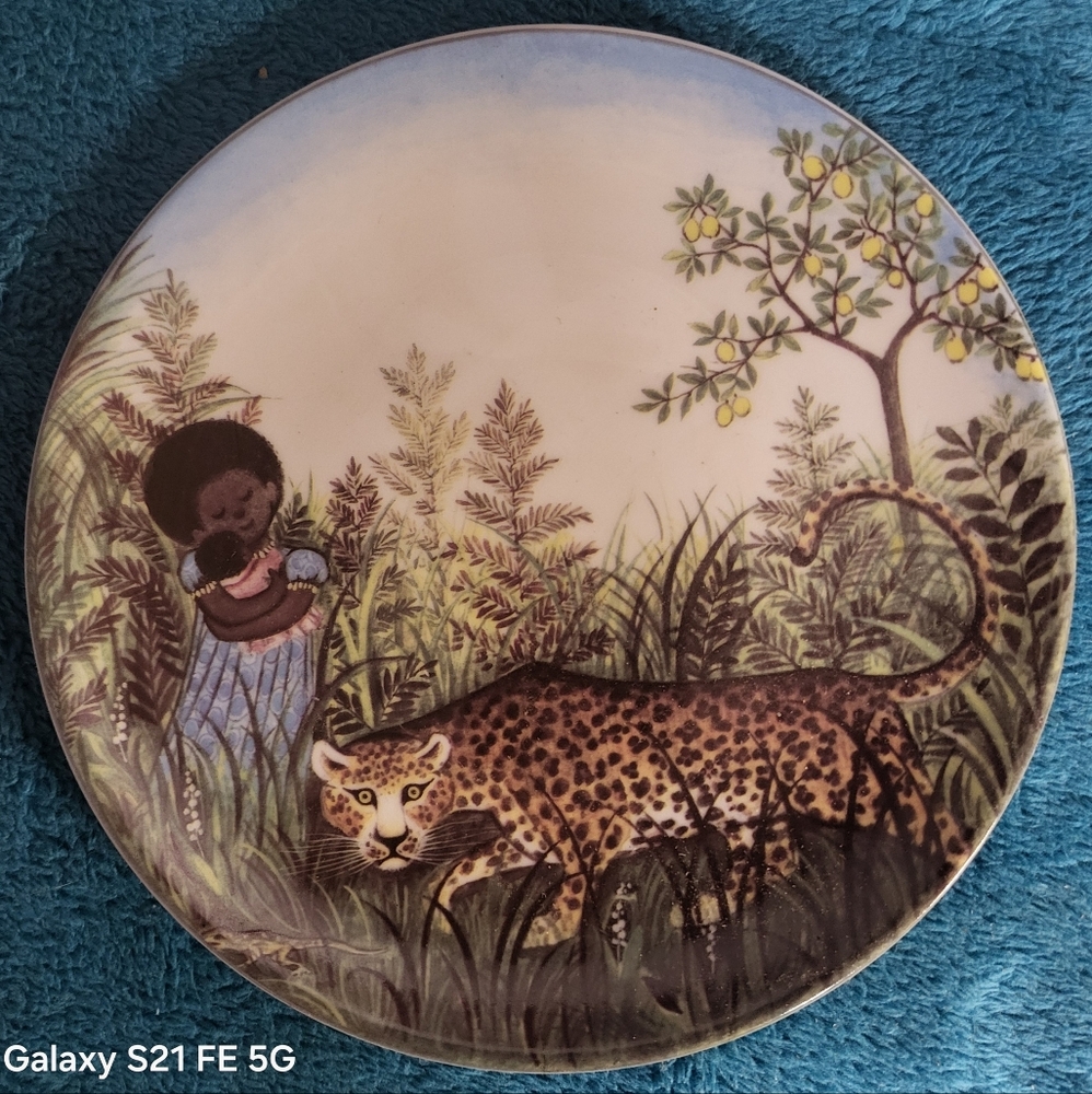 Vintage Cellectible Plate By Gyo Fujicawa